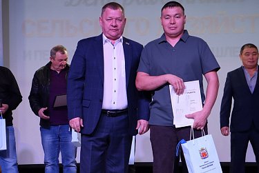 От полей до перерабатывающих предприятий: Первомайский район чествовал своих аграриев